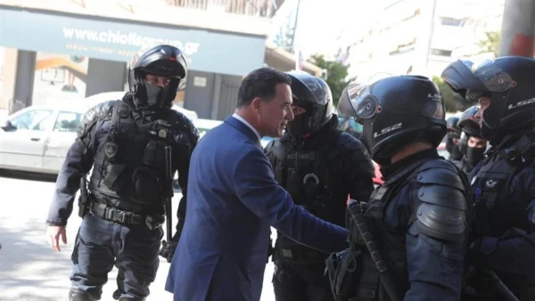 «Σας αγαπάμε» είπαν αστυνομικοί ΟΠΚΕ σε Γεωργιάδη κι εκείνος απάντησε: «Σας λατρεύω, σας αγαπάω παραπάνω απ’ ό,τι νομίζετε» (ΒΙΝΤΕΟ)