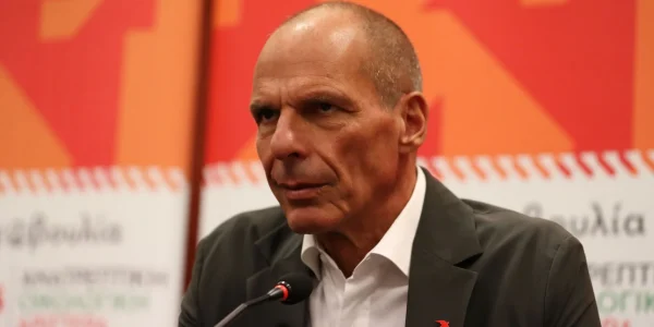 Σε δίκη παραπέμπεται ο Γιάνης Βαρουφάκης για τις δηλώσεις του για τα ναρκωτικά