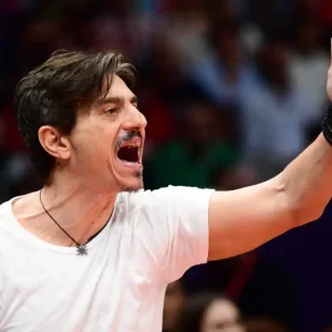 «Απασφάλισε» ο Δημήτρης Γιαννακόπουλος: «Παίκτες και προπονητές είστε ξεφτιλισμένοι, να παραιτηθείτε όλοι»