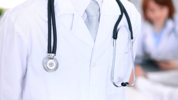 Το σύμπτωμα που αγνόησε ο James Van Der Beek και αποδείχθηκε καρκίνος του εντέρου