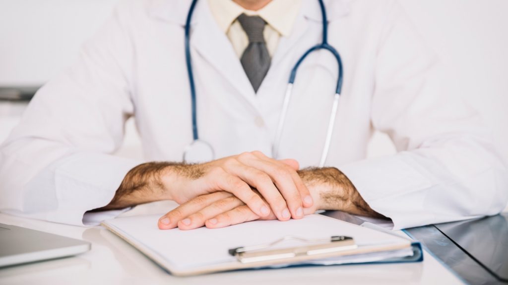 Γιατρός χειρουργούσε ασθενείς... χωρίς λόγο