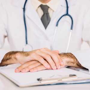 Γιατρός χειρουργούσε ασθενείς... χωρίς λόγο