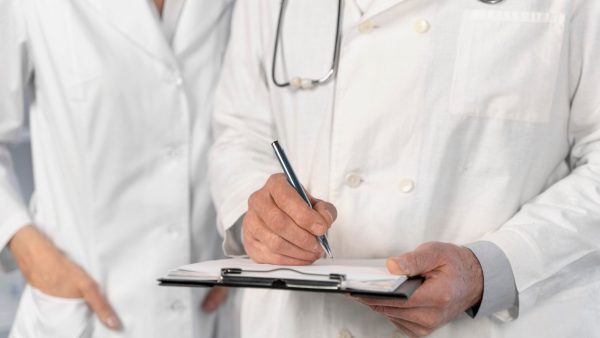 Πώς πιάστηκε στην «τσιμπίδα» της εφορίας ο αναισθησιολόγος στη Θεσσαλονίκη -Έκοβε αποδείξεις για χειρουργείο... 20 ευρώ