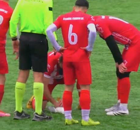 Γλάρος πέφτει ξερός από χτύπημα μπάλας ποδοσφαίρου και τον επαναφέρουν στη ζωή με ΚΑΡΠΑ: Απίστευτο βίντεο!