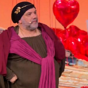 Γρηγόρης Αρναούτογλου: «Ακόμα και μπροστά μου δε σταματάνε να σχολιάζουν τα κιλά μου»