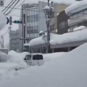 Ιαπωνία: 30 νεκροί από τις σφοδρές χιονοπτώσεις – Στα 4,5 μέτρα το ύψος του χιονιού