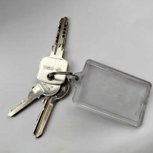 Βρέθηκαν κι άλλα κλειδιά έξω από το 6ο Γυμνάσιο