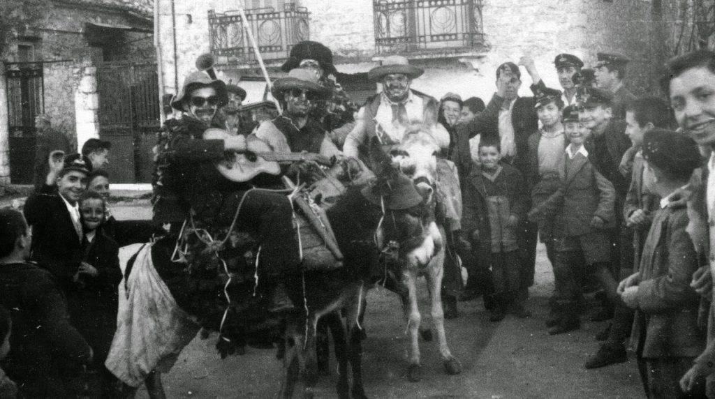 Πάμε να ταξιδέψουμε στο χρόνο - Απόκριες στην παλαιότερη Αμφίκλεια (ΦΩΤΟ)