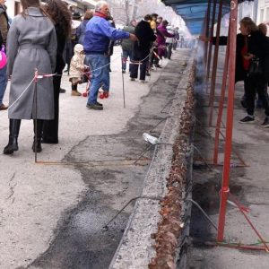 Κοντοσούβλι 130 μέτρων στην Αποκριάτικη Αμφίκλεια που το γλέντησε και φέτος με πολύ κόσμο και κέφι - Δείτε εικόνες