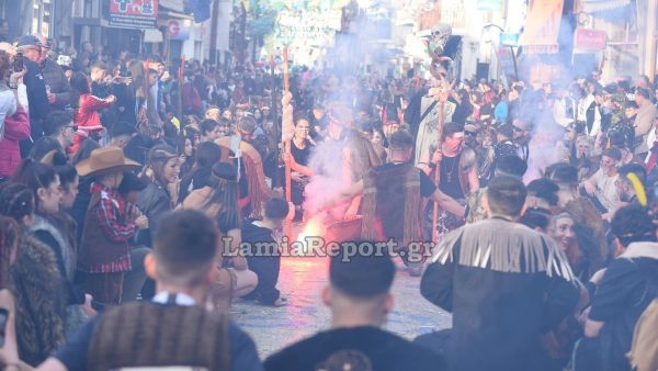 «Έκλεψε» τις εντυπώσεις το 68ο Καρναβάλι Μακρακώμης (ΒΙΝΤΕΟ-ΦΩΤΟ)