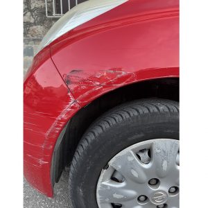 Ψάχνει αυτόν που του χτύπησε το αυτοκίνητο...