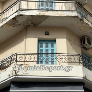 Λαμία: «Έβρεξε» πάλι σοβάδες στο κέντρο της πόλης (ΒΙΝΤΕΟ-ΦΩΤΟ)