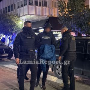 Στον Εισαγγελέα Λαμίας ο συλληφθείς Αρχιφύλακας των Φυλακών Δομοκού (ΒΙΝΤΕΟ)