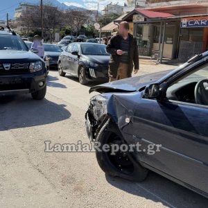 Λαμία: 86χρονος επιχείρησε προσπέραση σε κεντρικό δρόμο και χτύπησε τρία αυτοκίνητα (ΒΙΝΤΕΟ)