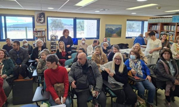 Η Βιβλιοθήκη του Γ.Ν. Λαμίας έκοψε την πρωτοχρονιάτικη πίτα της