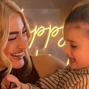 Ιωάννα Τούνη: Η γλυκιά ανάρτηση με τον γιο της, μεταμφιεσμένο για τις Απόκριες