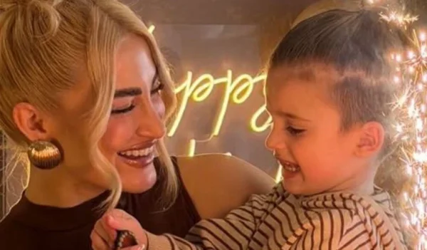 Ιωάννα Τούνη: Η γλυκιά ανάρτηση με τον γιο της, μεταμφιεσμένο για τις Απόκριες