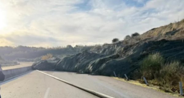 Κατολίσθηση στην Ιόνια Οδό: Κλειστό το τμήμα από Άρτα μέχρι Αμφιλοχία - Δείτε βίντεο