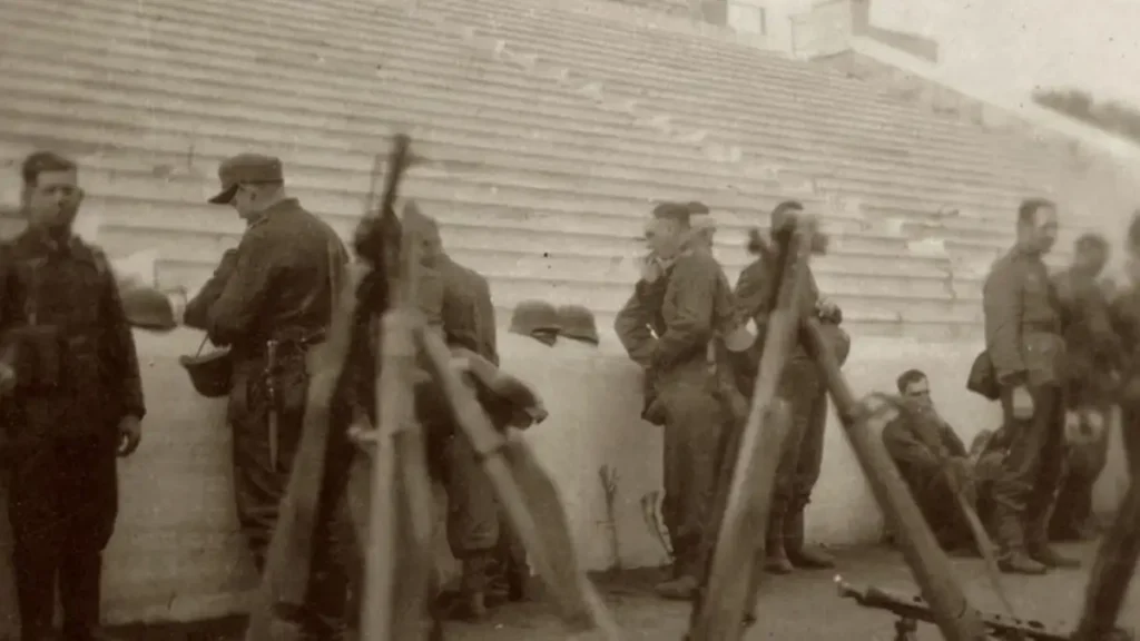 Στην κατοχή του Υπουργείου Πολιτισμού οι φωτογραφίες της εκτέλεσης των 200 στην Καισαριανή και το σύνολο των 262 ντοκουμέντων του Βέλγου συλλέκτη