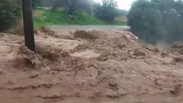 «Έσπασε» χείμαρρος στον Ξηρόκαμπο Μεσσηνίας, κλειστό τμήμα της εθνικής οδού Πύργου - Κυπαρισσίας - 112 για την Τριφυλία Μεσσηνίας