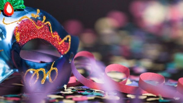 Αντίστροφη μέτρηση για το νυχτερινό καρναβάλι Μώλου!