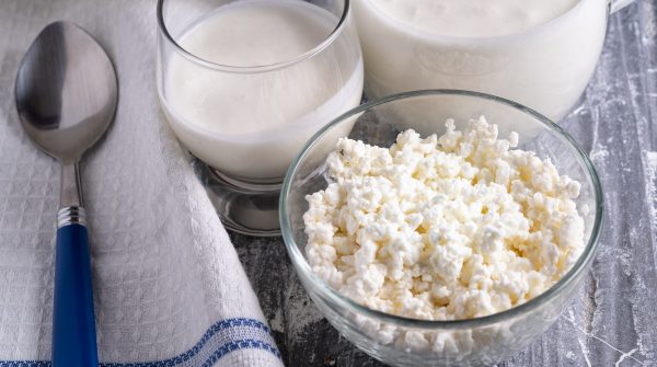 Κεφίρ: Τα σημαντικότερα οφέλη του για την υγεία και τι να προσέξετε