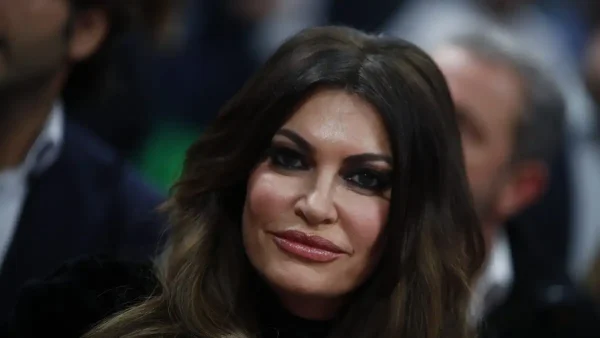 Η Κίμπερλι Γκιλφόιλ στο «Καραϊσκάκης» για το Ολυμπιακός – Παναθηναϊκός