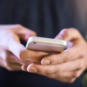 Νέο κύμα απάτης: Προσοχή σε παραπλανητικά SMS που εμφανίζονται ως MYaade ή GOV, εφιστά η ΑΑΔΕ