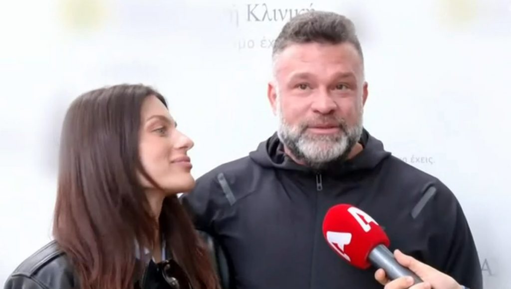 Εξιτήριο για τον Κώστα Σόμμερ: «Δεν μπορούσα να αναπνεύσω» – Στο πλευρό του η σύζυγός του, Βαλεντίνη Παπαδάκη