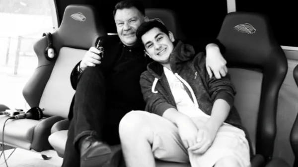 Ο Χρίστος Κούγιας δημοσίευσε οικογενειακές φωτογραφίες για τη συμπλήρωση ενός χρόνου από τον θάνατο του πατέρα του