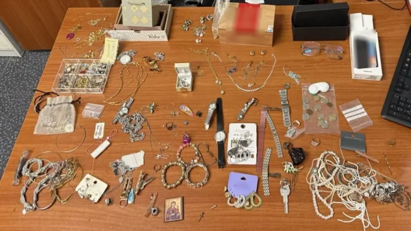 Ξαδέρφια άδειαζαν σπίτια στην Κρήτη: Έλεγαν «κρατάμε όπλα, μην κουνηθείτε» στα θύματά τους, στα €64.000 η λεία τους