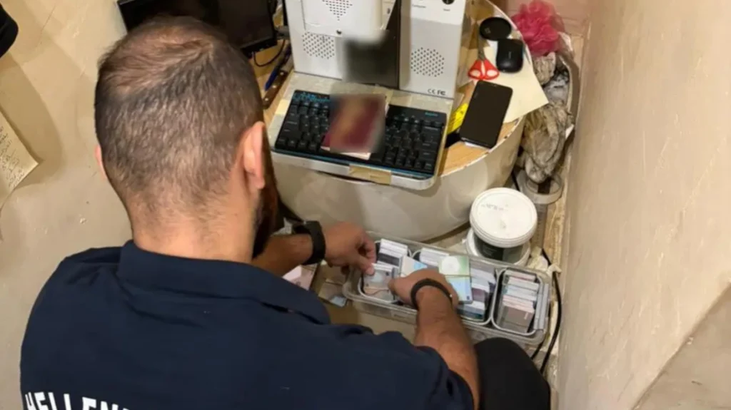 Εξαρθρώθηκε υπερσύγχρονο εργαστήριο πλαστογραφίας στην Αττική, τεράστια κέρδη από το κύκλωμα