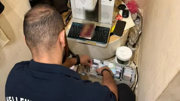 Εξαρθρώθηκε υπερσύγχρονο εργαστήριο πλαστογραφίας στην Αττική, τεράστια κέρδη από το κύκλωμα