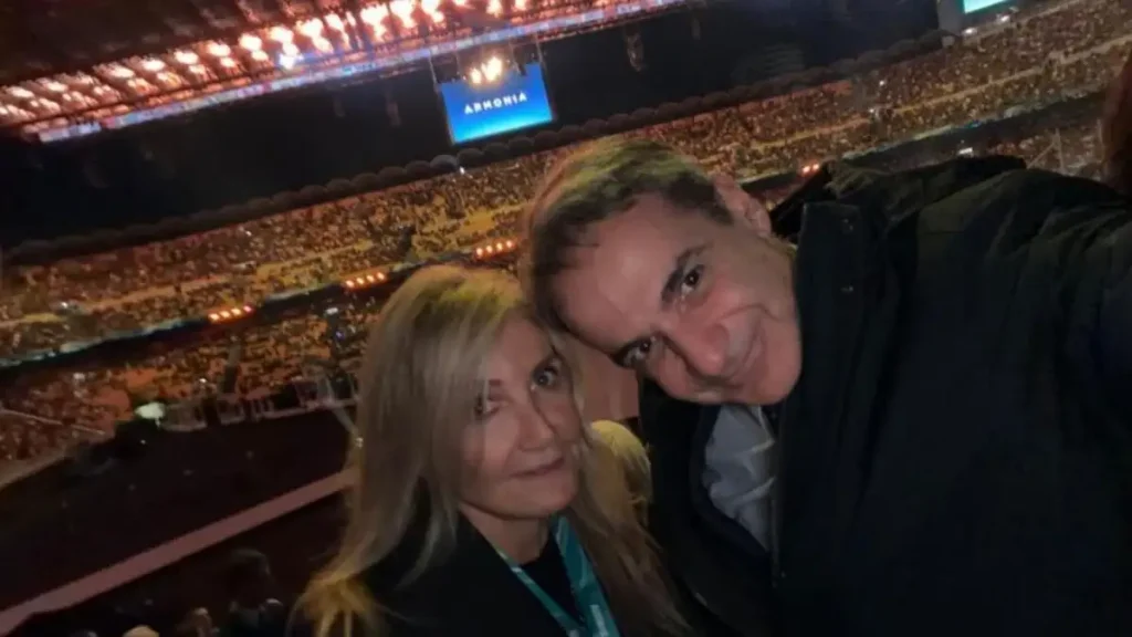 Ο Κυριάκος Μητσοτάκης με τη σύζυγό του Μαρέβα στην έναρξη των Χειμερινών Ολυμπιακών Αγώνων