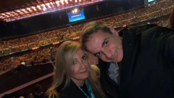 Ο Κυριάκος Μητσοτάκης με τη σύζυγό του Μαρέβα στην έναρξη των Χειμερινών Ολυμπιακών Αγώνων