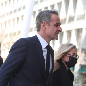 Ο επικήδειος Μητσοτάκη για την Ελένη Γλύκατζη-Αρβελέρ: Κατάφερε να γίνει μια γέφυρα ανάμεσα στα προσφυγικά της Αθήνας και τις πρωτεύουσες του κόσμου