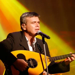 Μανώλης Λιδάκης: Τρία ακυκλοφόρητα τραγούδια που ηχογράφησε λίγο πριν τον χαμό του - Συγκινητικές ερμηνείες (ΒΙΝΤΕΟ)