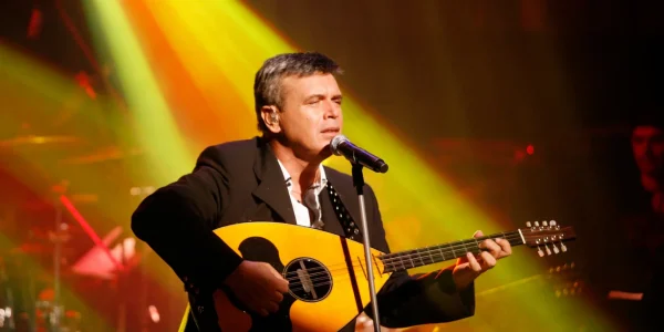 Μανώλης Λιδάκης: Τρία ακυκλοφόρητα τραγούδια που ηχογράφησε λίγο πριν τον χαμό του - Συγκινητικές ερμηνείες (ΒΙΝΤΕΟ)