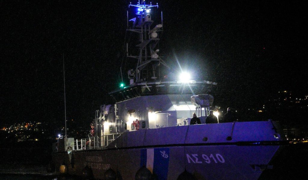 Σοβαρό επεισόδιο στη Χίο ανάμεσα σε Λιμενικό και διακινητές μεταναστών, πληροφορίες για πολλούς τραυματίες