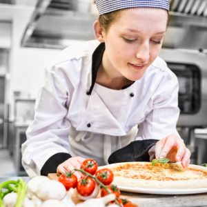 Ζητείται κοπέλα για κουζίνα σε κεντρικό εστιατόριο της Λαμίας