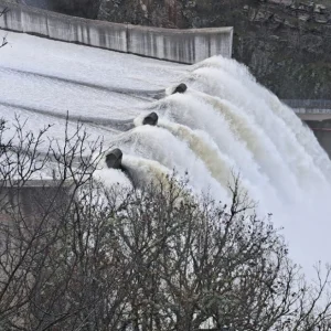 Δείτε βίντεο: Πώς οι Βούλγαροι ανοίγουν το φράγμα του Ιβαϊλοφγκραντ και τεράστιες ποσότητες νερού καταλήγουν στον Έβρο μέσω του Άρδα