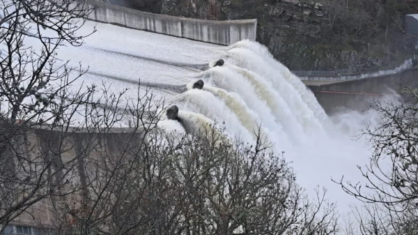 Δείτε βίντεο: Πώς οι Βούλγαροι ανοίγουν το φράγμα του Ιβαϊλοφγκραντ και τεράστιες ποσότητες νερού καταλήγουν στον Έβρο μέσω του Άρδα
