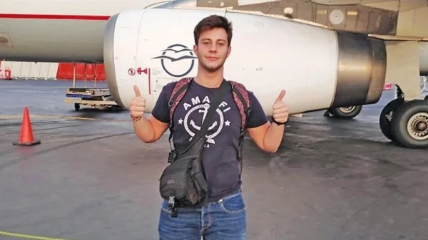 «Ο χρόνος δεν γιατρεύει, ο κόσμος όλος δύο πράσινα μάτια» λέει η μητέρα του Γεράσιμου Ιάσονα που επιβίωσε στα Τέμπη