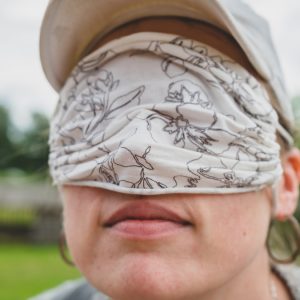 Έβγαλε το μαντίλι και πάγωσε: Ο «άνδρας» με τον οποίο είχε σχέση επί δύο χρόνια ήταν η καλύτερή της φίλη