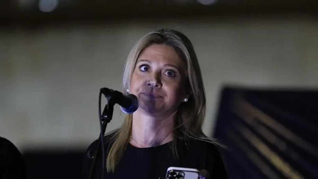 Καρυστιανού για τις εκταφές των σορών των θυμάτων των Τεμπών: «Απόλυτη ύβρις, κανείς δεν θα ακουμπήσει τον τάφο των παιδιών»