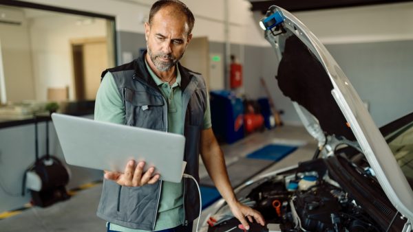 H εταιρεία "Σταμούλης ΑΕ" αναζητά Μηχανικό - Ηλεκτρολόγο αυτοκινήτων