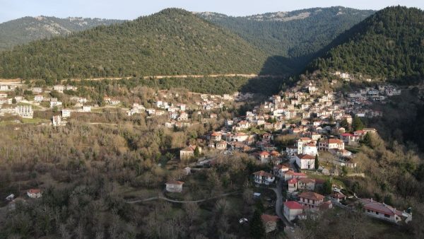 Μεγάλο Χωριό: Το μπαλκόνι της Ευρυτανίας - Εντυπωσιακές εικόνες από ψηλά - ΒΙΝΤΕΟ