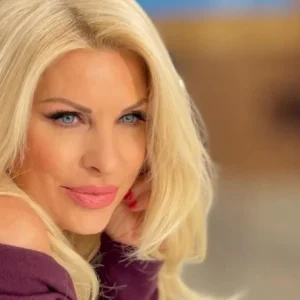 Ο ΑΝΤ1 καλεί την Ελένη Μενεγάκη – Η αρχική κρούση και η αναζήτηση φορμάτ στο Λονδίνο