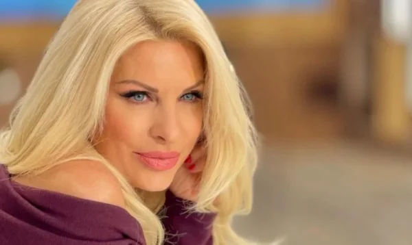 Ο ΑΝΤ1 καλεί την Ελένη Μενεγάκη – Η αρχική κρούση και η αναζήτηση φορμάτ στο Λονδίνο