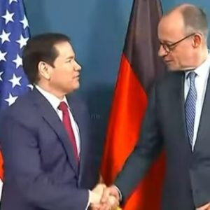 Politico για τη Διάσκεψη του Μονάχου: Η Ευρώπη ξοδεύει περισσότερα για την Άμυνα και μπορεί να ορθώσει ανάστημα στον Τραμπ